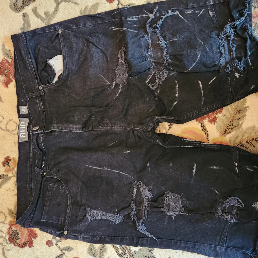 Mens Distressed Black Jeans Shorts - Picture 2 of 8